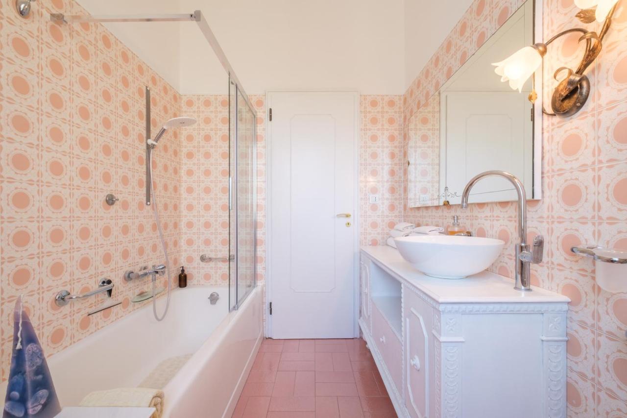 Fabula 3 With Private Bathroom Bed and breakfast *