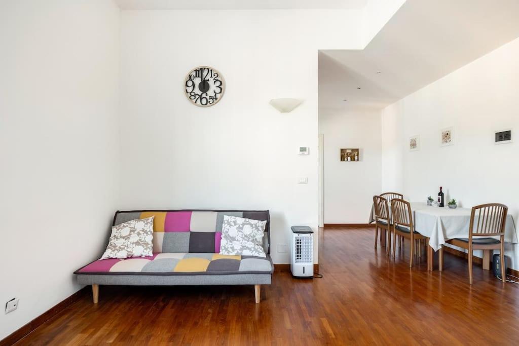 La Dimora Dell'artista Apartment *