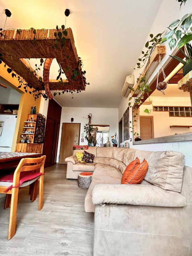Garden With Shared Bathroom - Central Station Couette-café