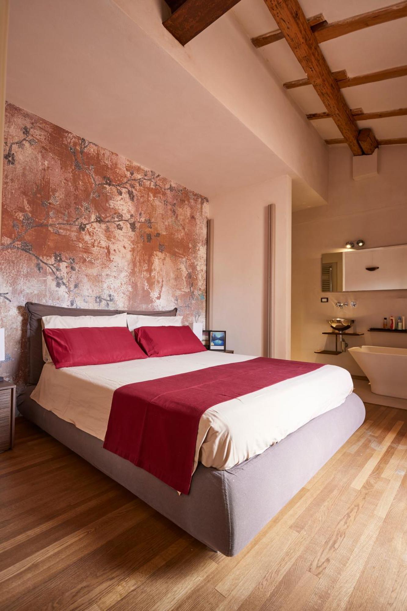 Bright And Peaceful In Historic Palazzo Apartamento