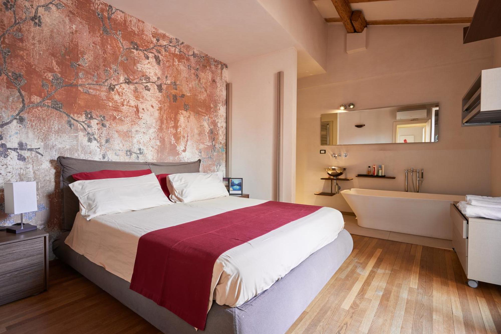 Bright And Peaceful In Historic Palazzo Apartamento
