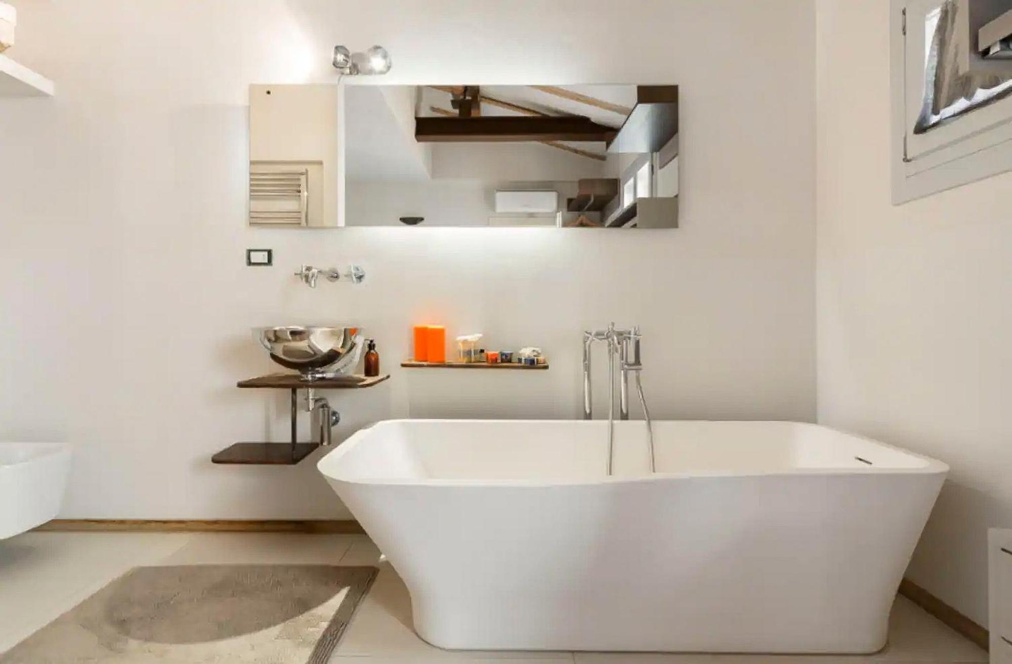Bright And Peaceful In Historic Palazzo Apartamento