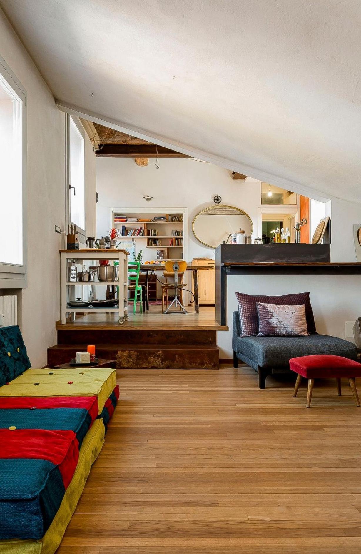 Bright And Peaceful In Historic Palazzo Bolonia