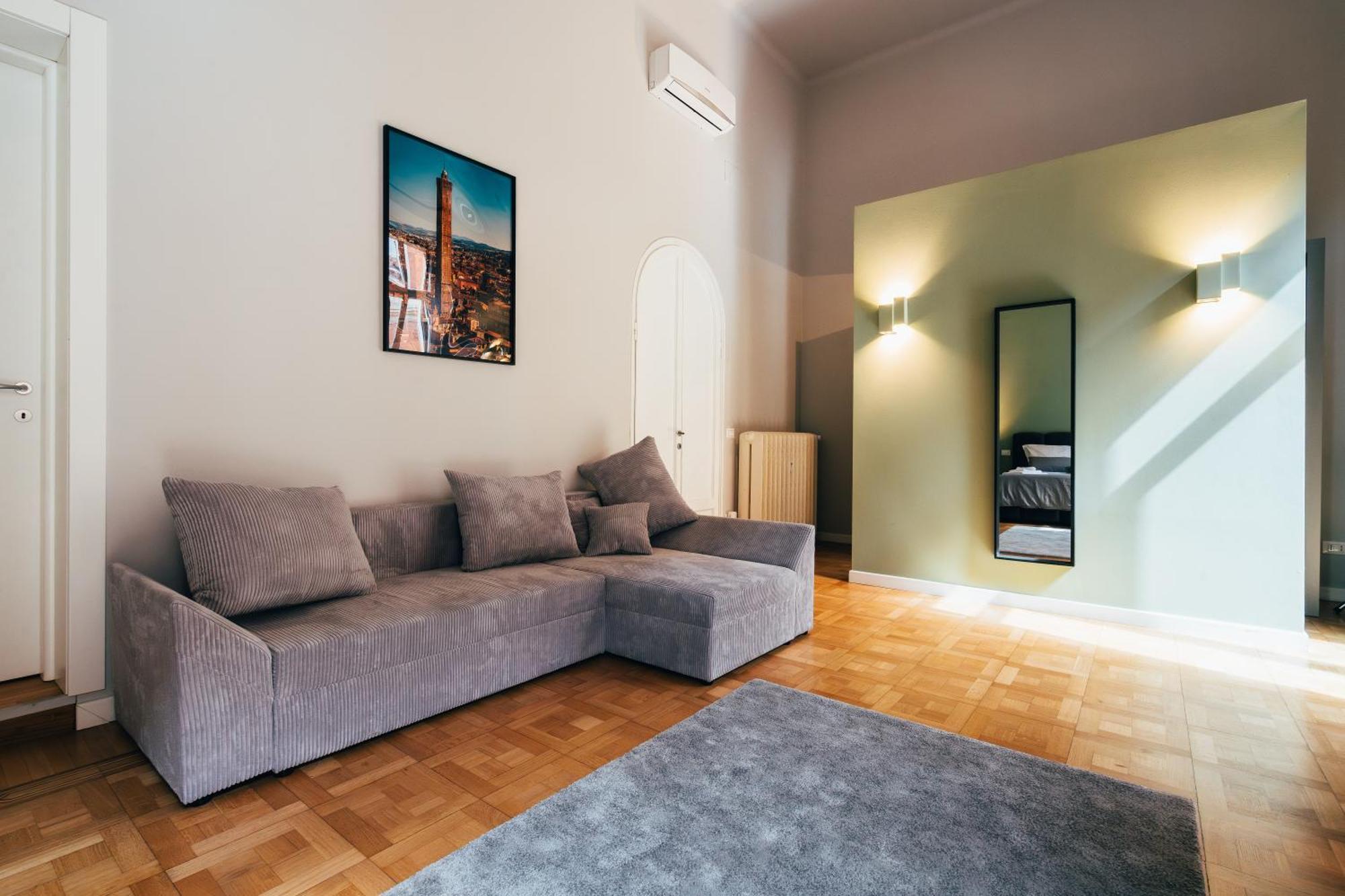 - Private Bathroom * Bolonia