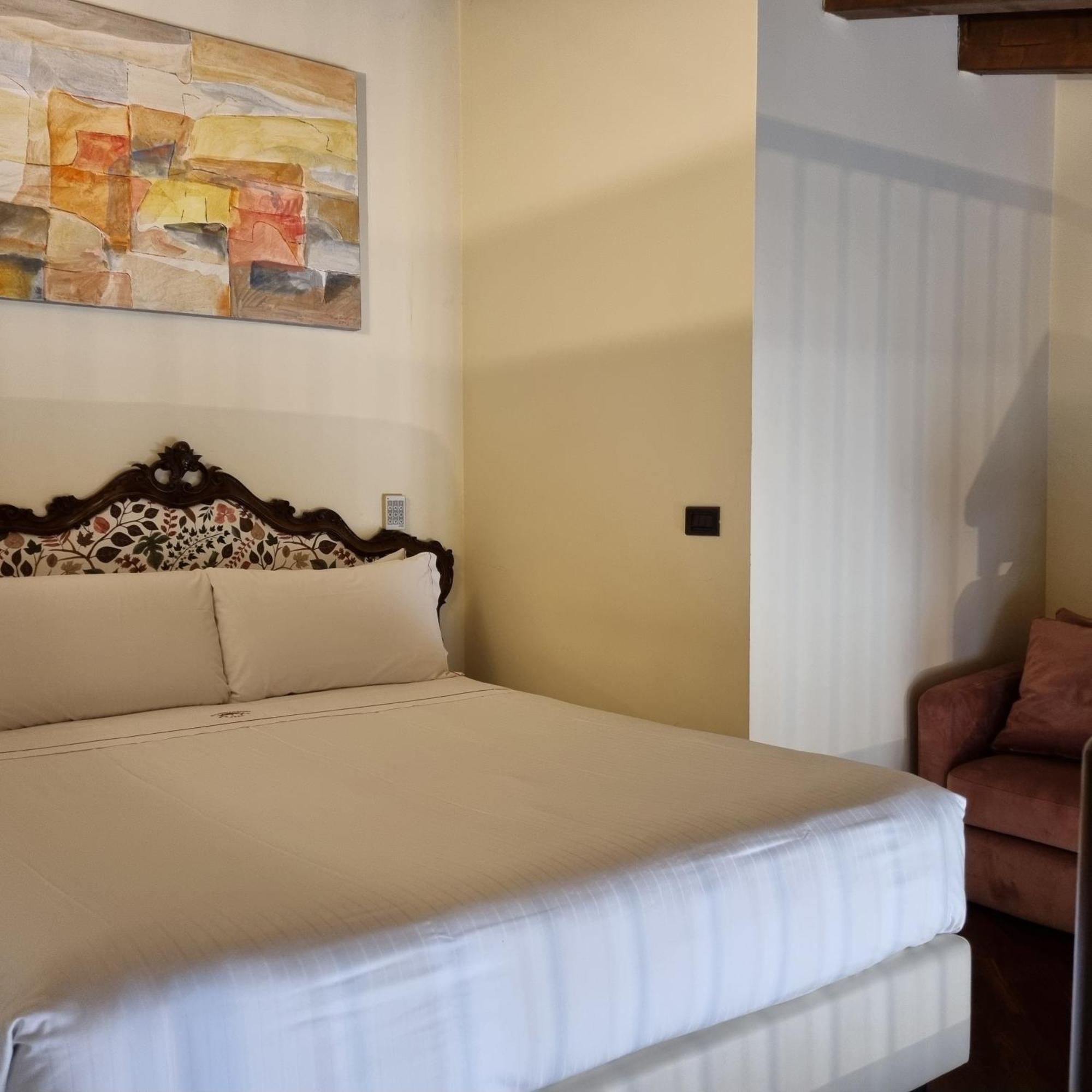 Hotel Phi