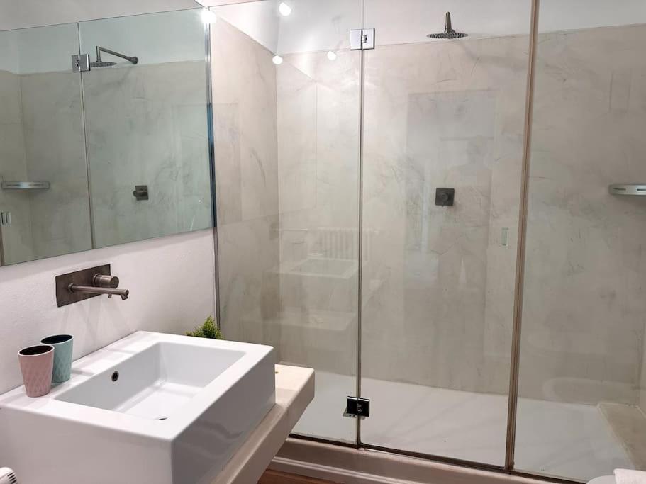Aldrovandi Loft - Centro Storico Apartamento