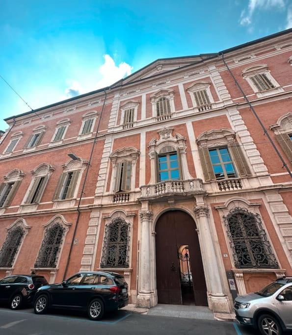 Aldrovandi Loft - Centro Storico Apartamento *