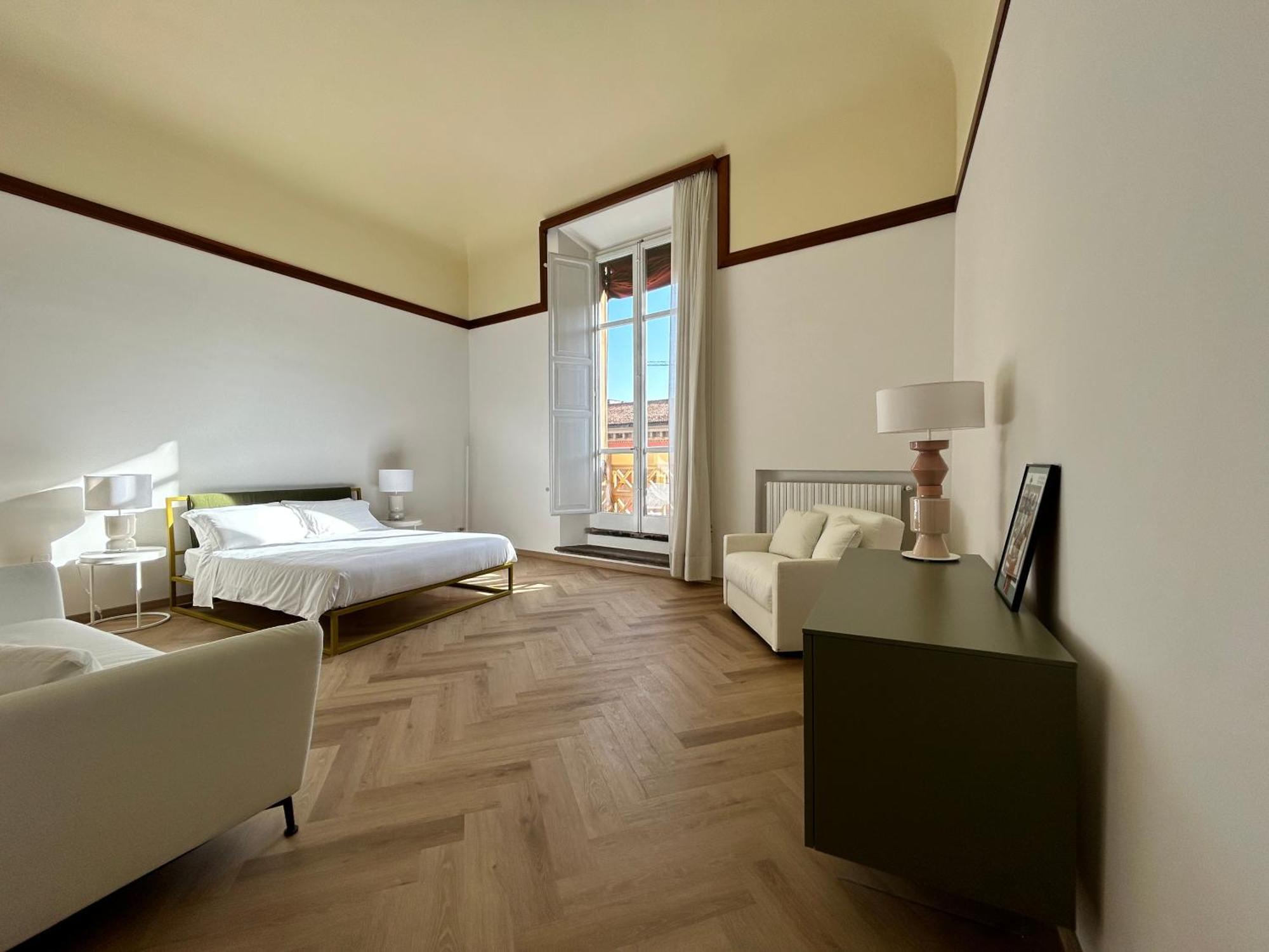 Frame Hotel *