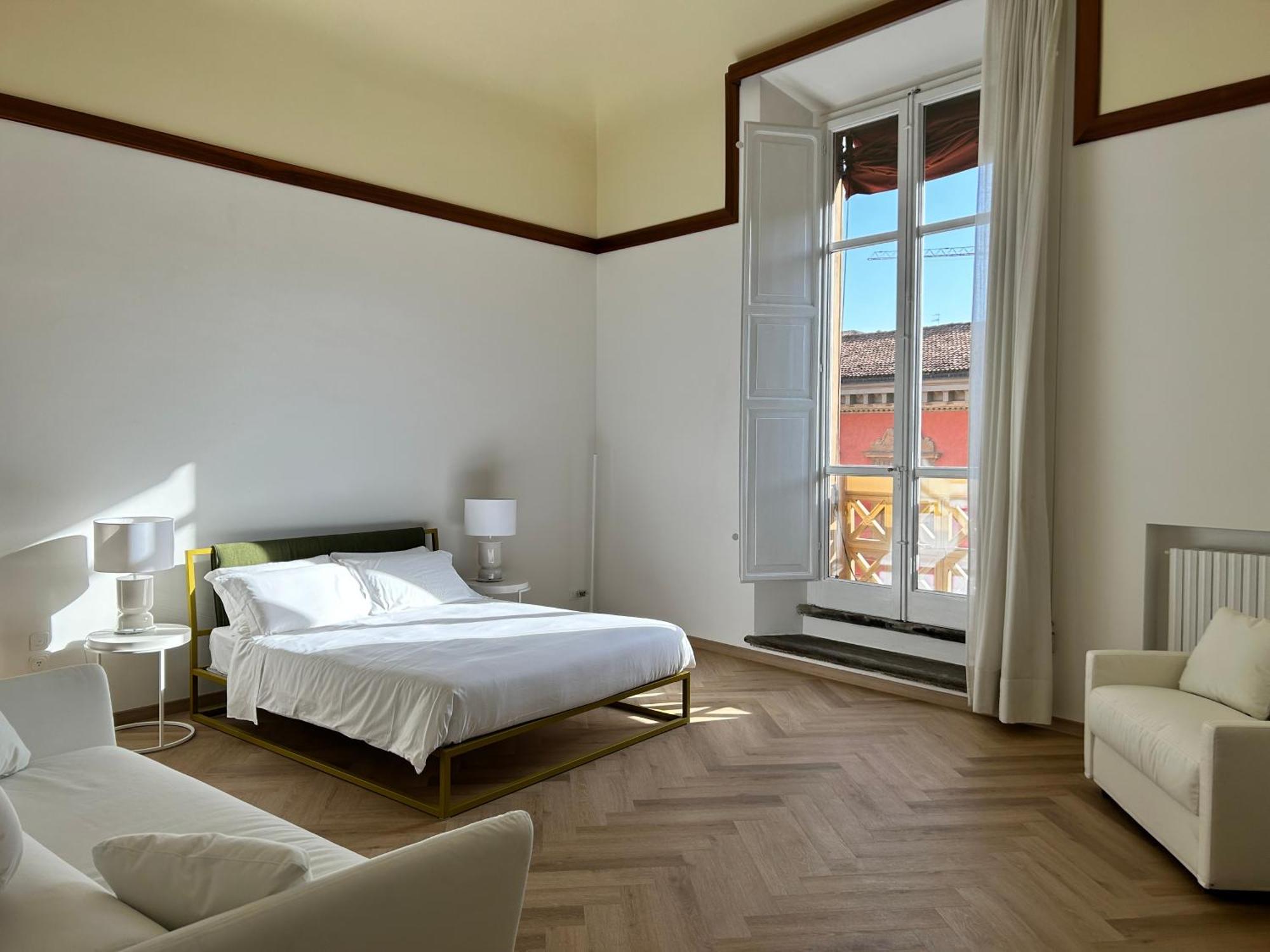 Frame Hotel