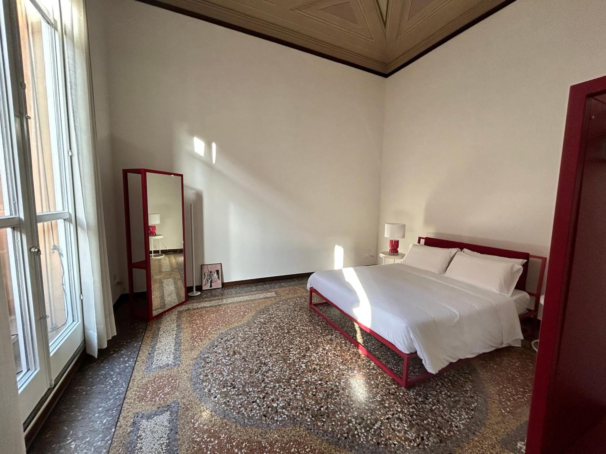 Hotel Frame
