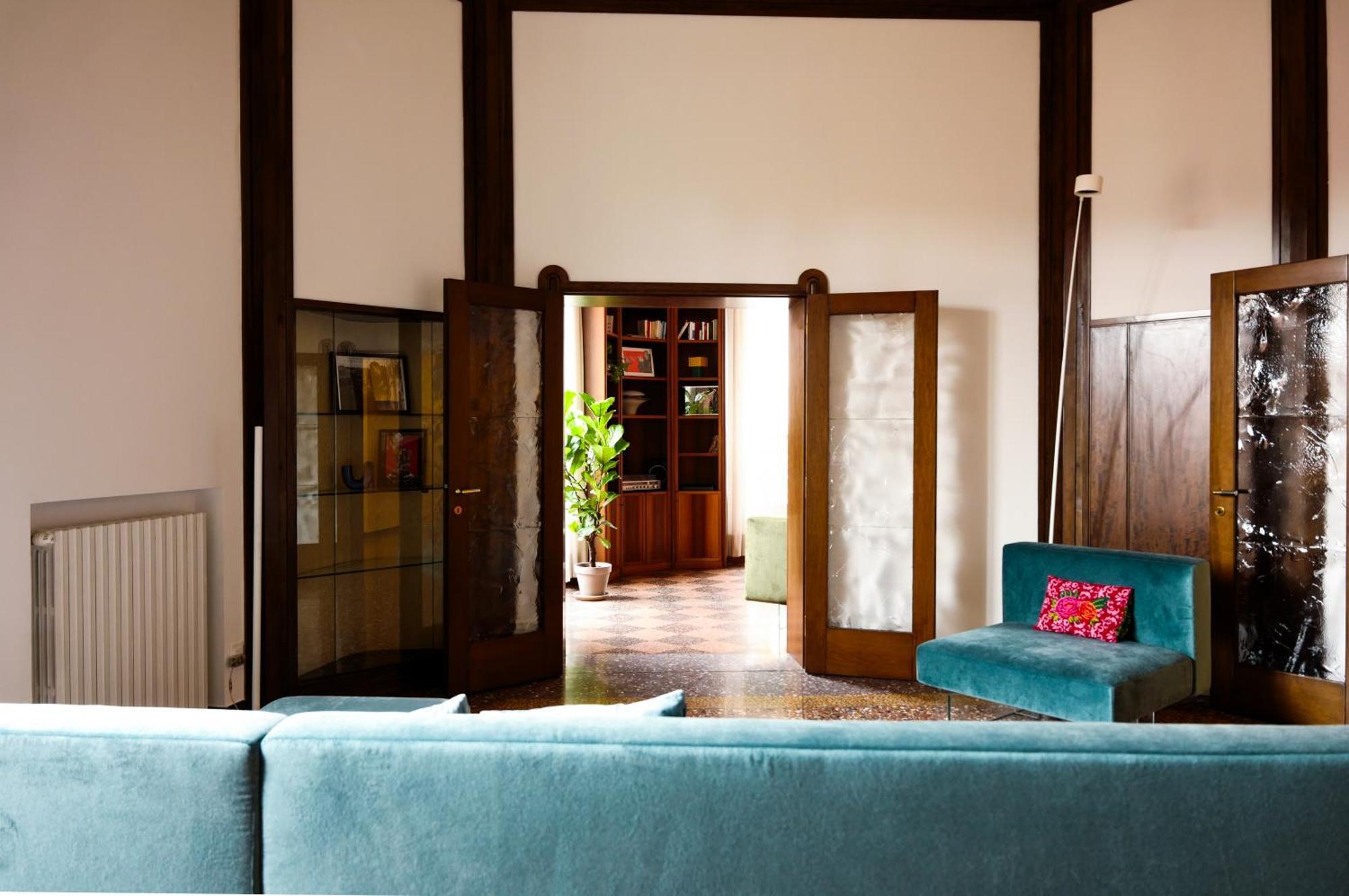 Hotel Frame *