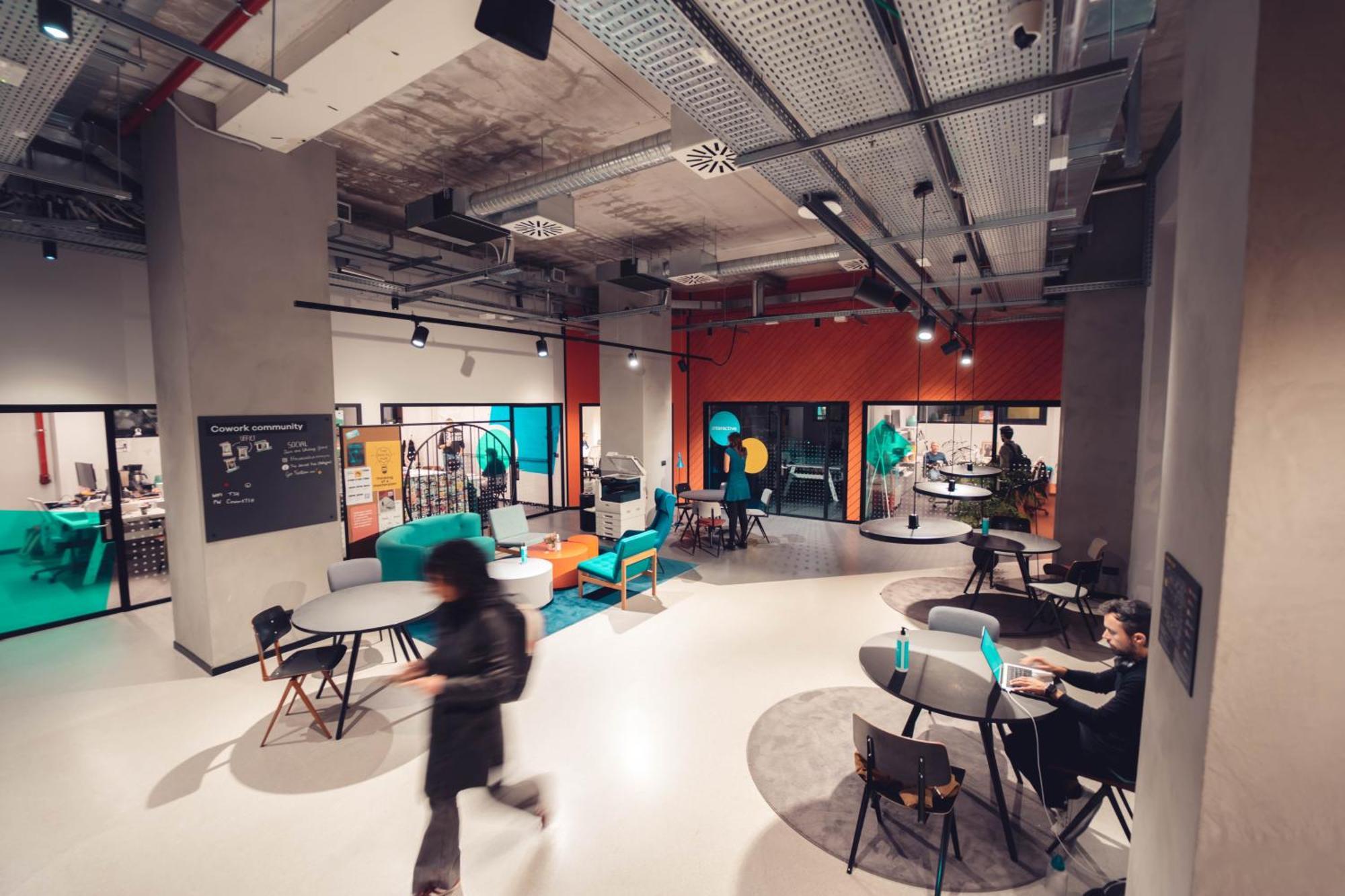 The Social Hub Extended Bolonia