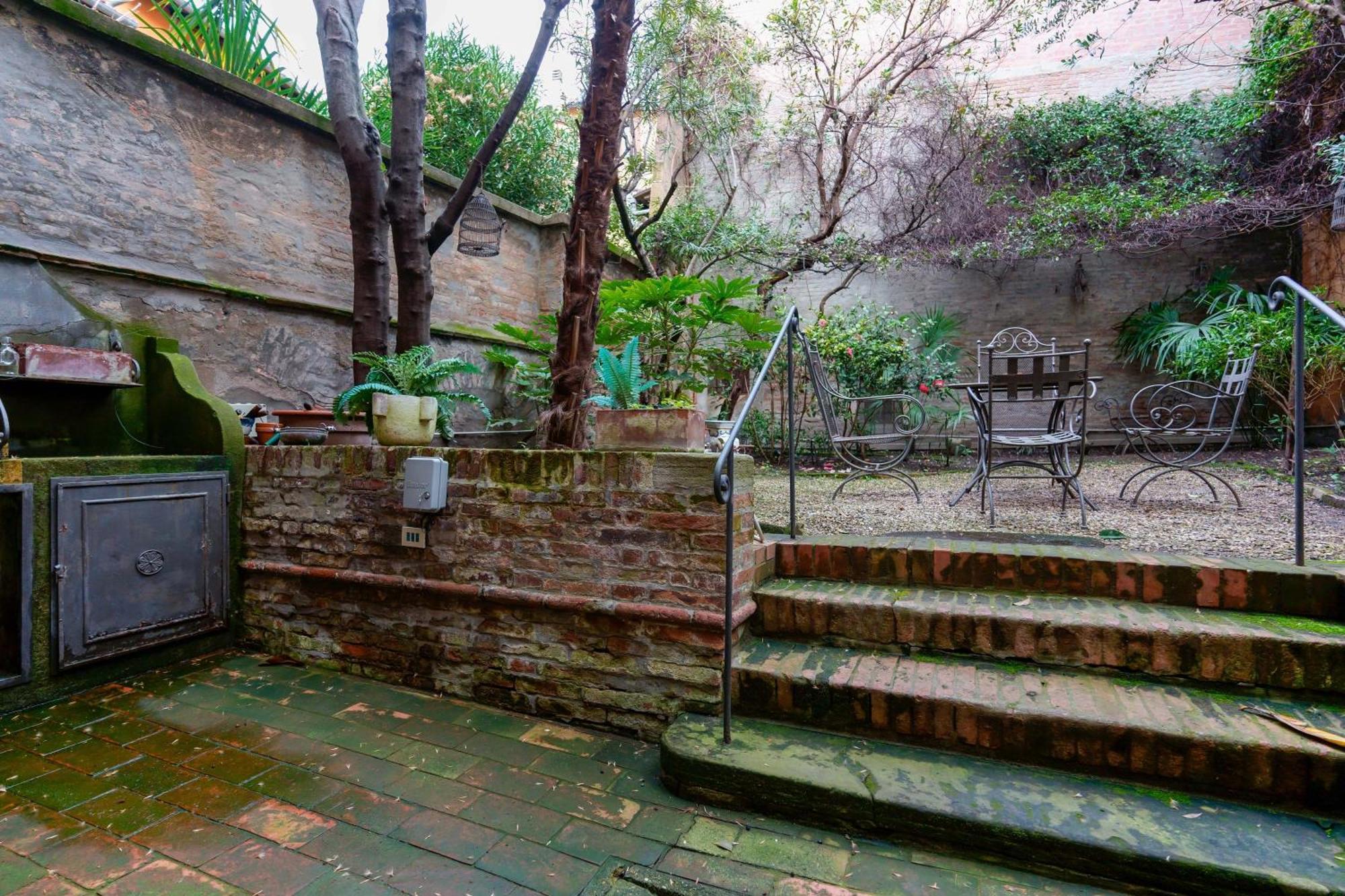 Borgo Cantarana * Bologna