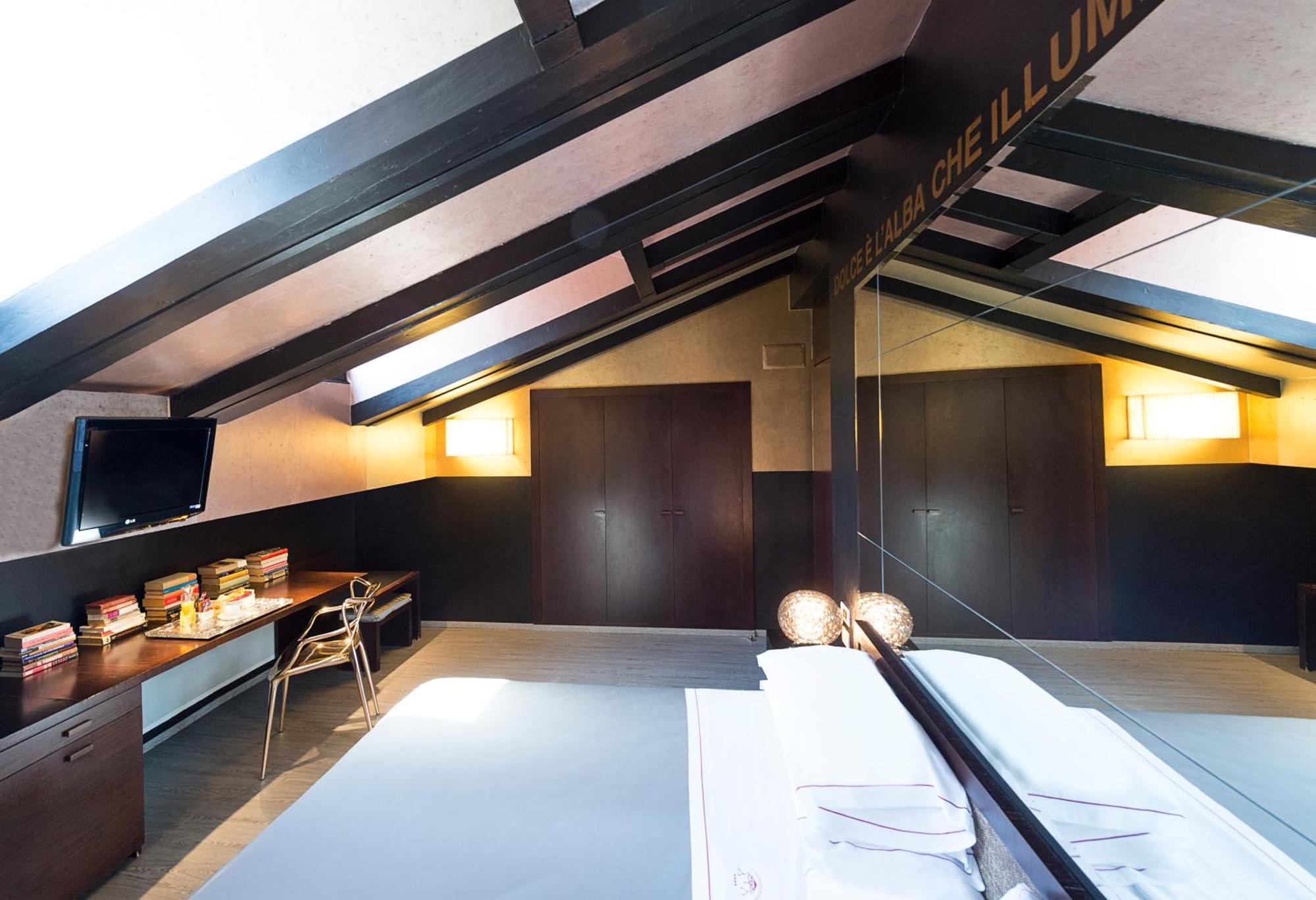 Phi Hotel