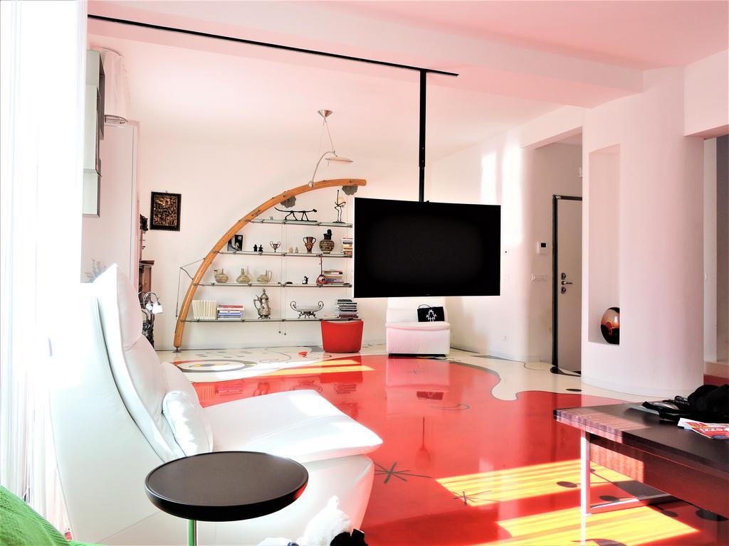Miro' Holiday Attic *
