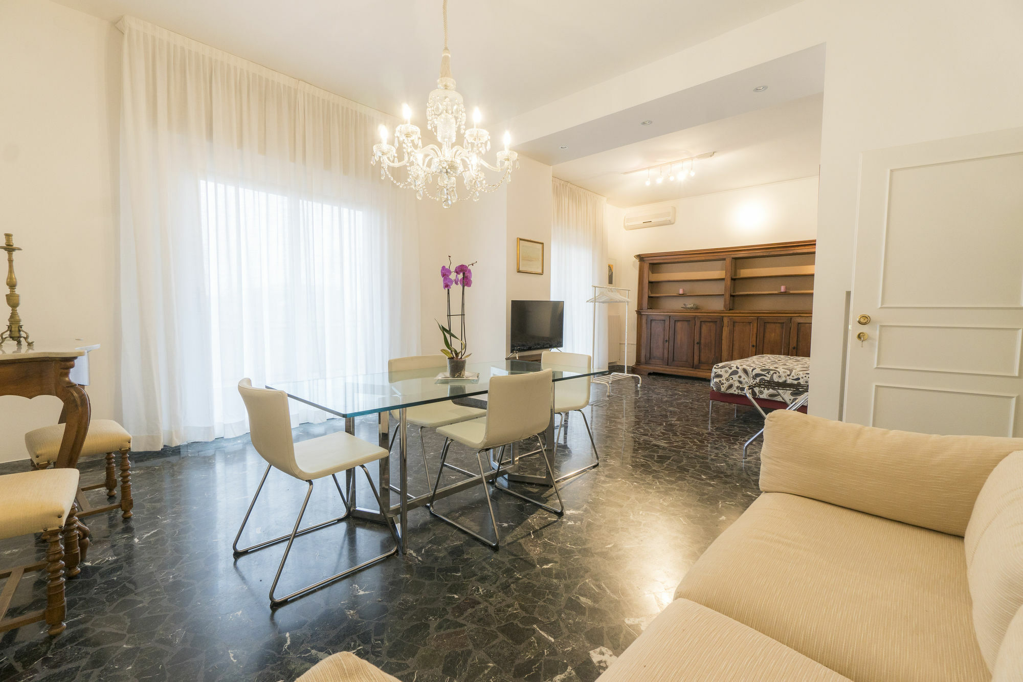 Railway By Apartamento