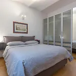 Bologna Saragozza District Apartment