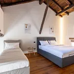 Dimora De\' Poeti - 250 Square Meters Attic With Jacuzzi