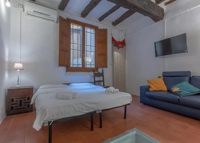 Central Apartment With Private Courtyard!
