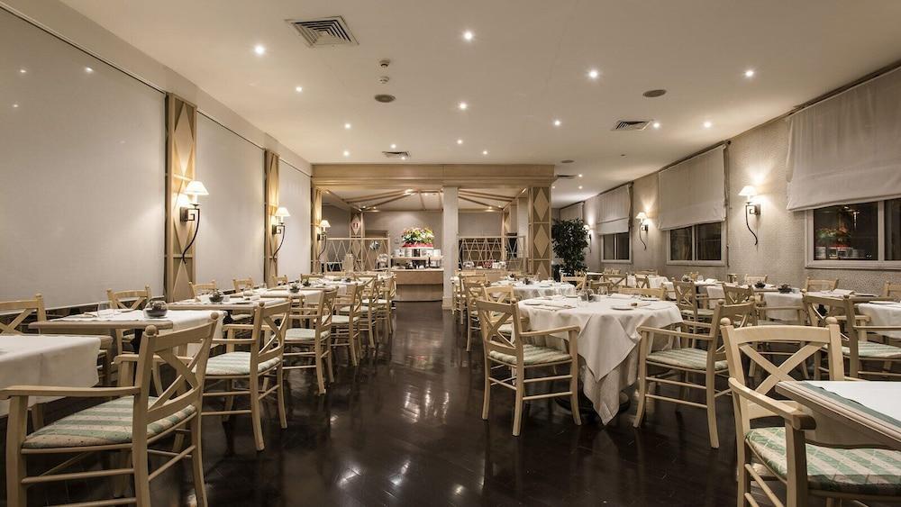 Flyon & Conference Center Hotel 4*