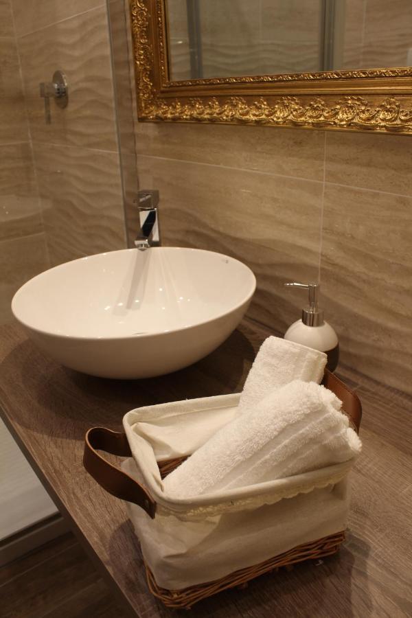 H Ercolani Bed & Breakfast