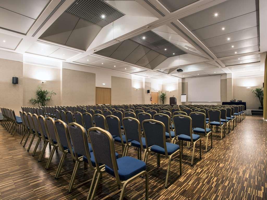 Hotel Flyon & Conference Center