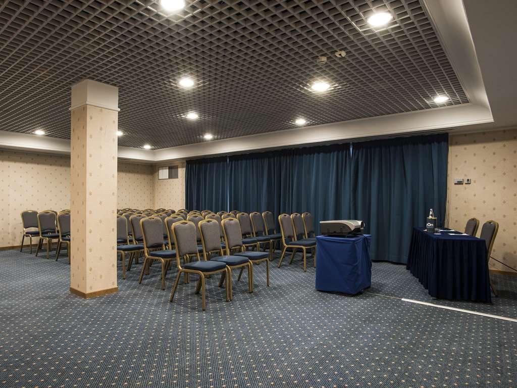 Hotel Flyon & Conference Center 4*