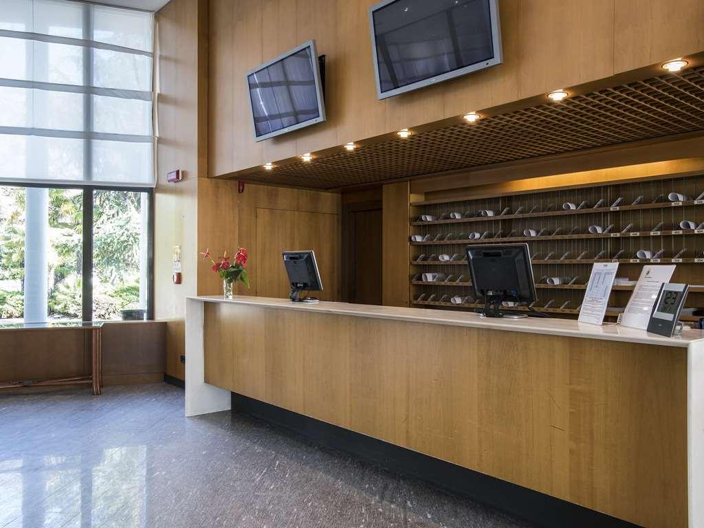Flyon & Conference Center Hotel