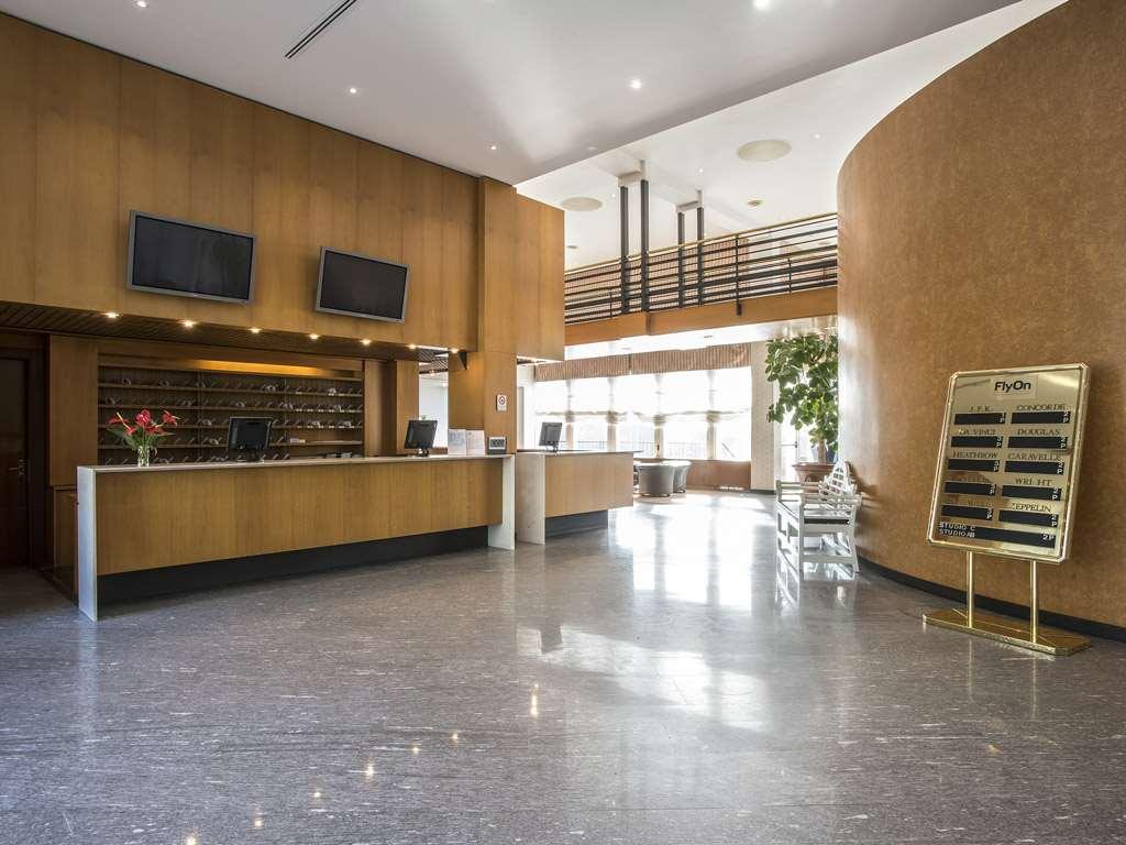 Hotel Flyon & Conference Center 4*