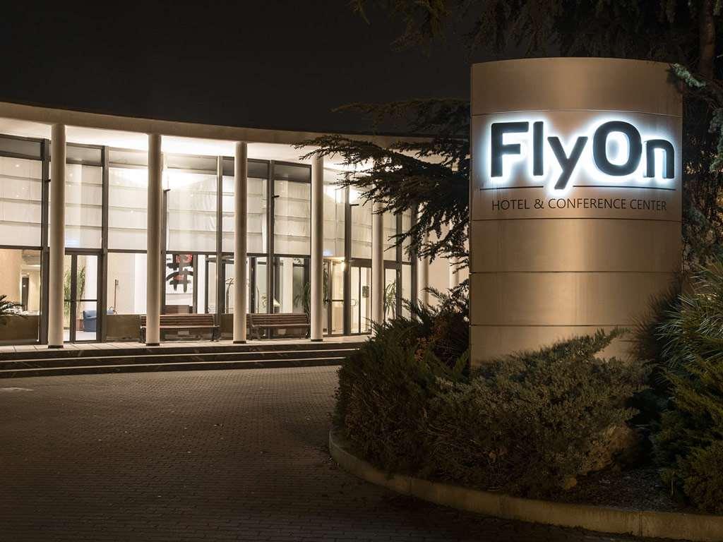 Flyon & Conference Center 4*