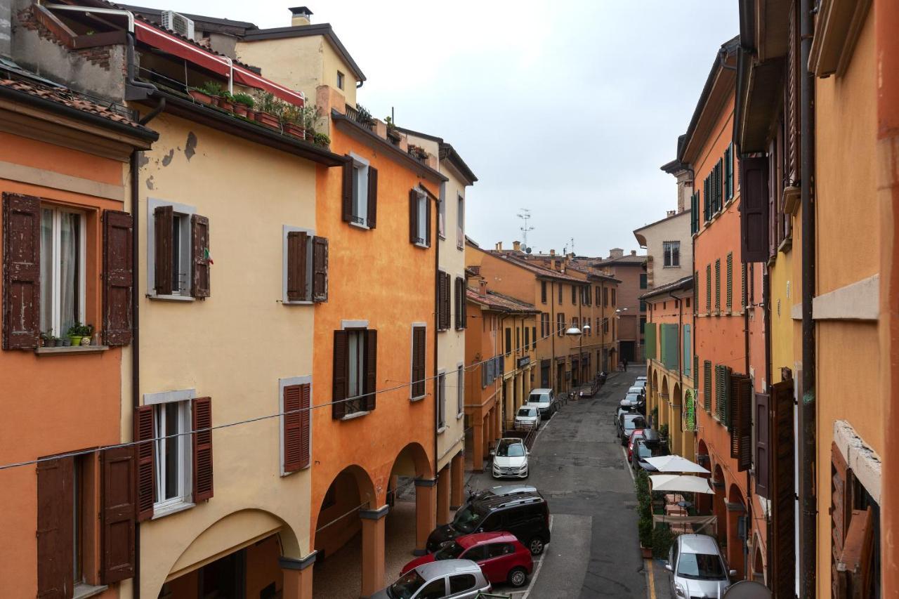 Universita E Centro Storico Mascarella Apartment *