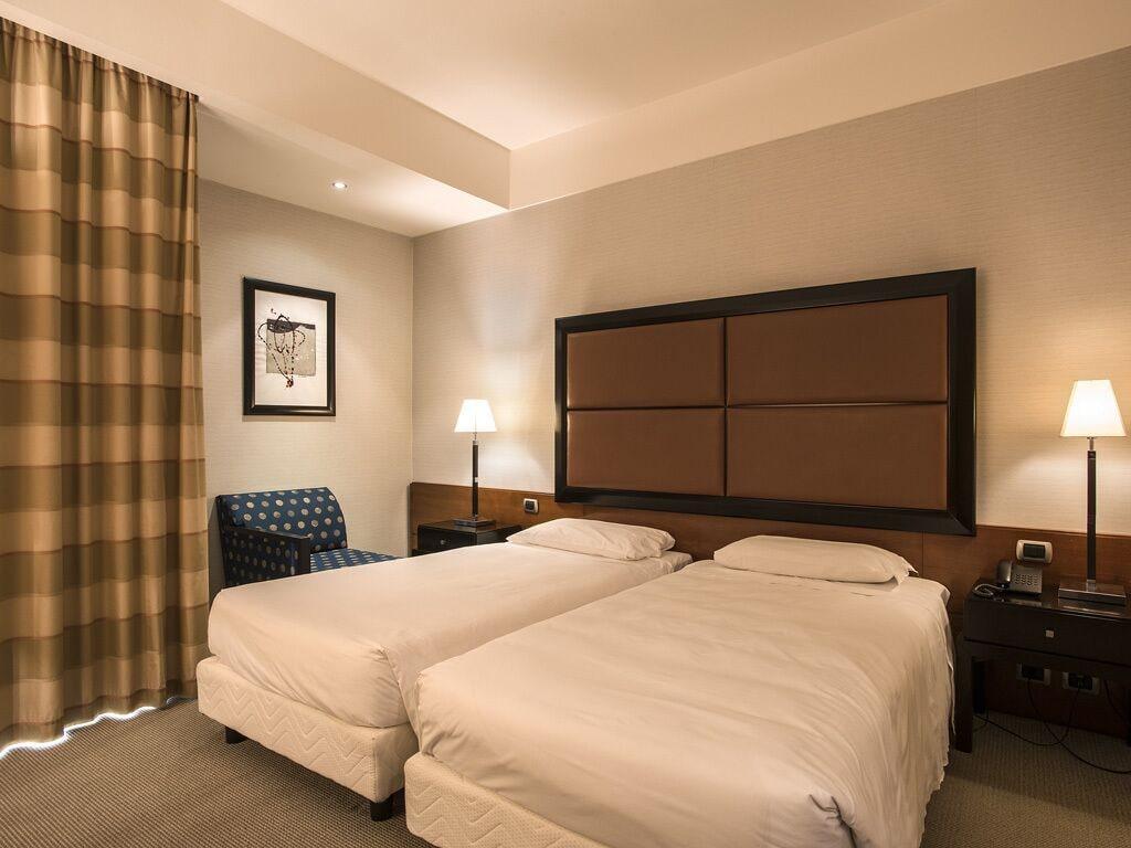 Flyon & Conference Center Hotel
