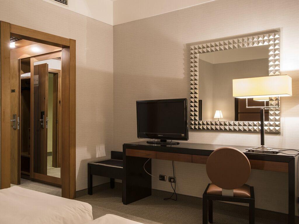 Flyon & Conference Center 4* Bologna