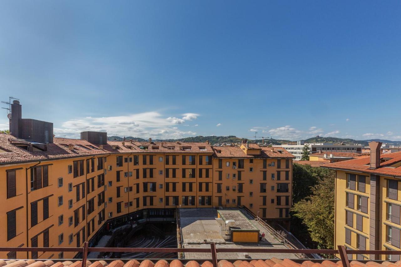 New!apt 2 Min Walk From Central Station