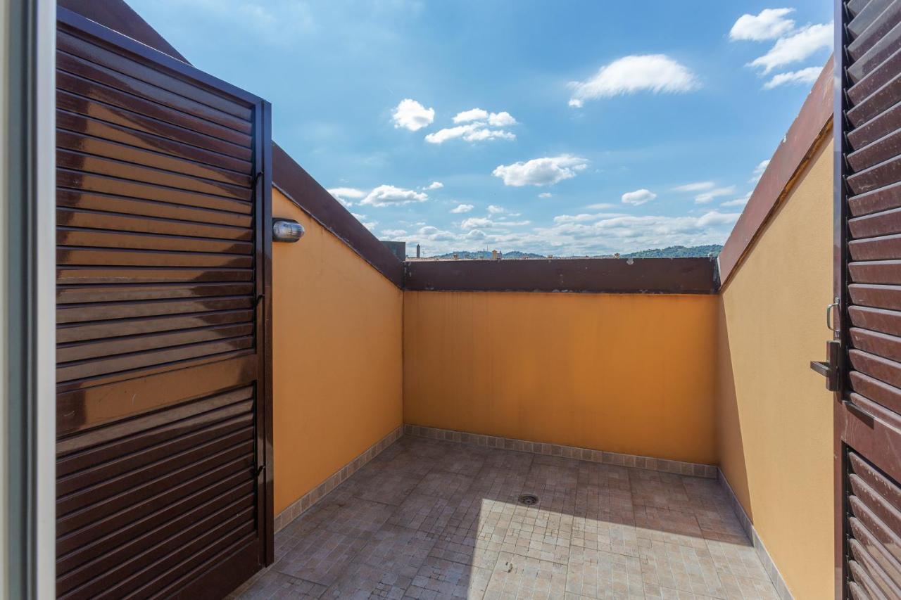 New!apt 2 Min Walk From Central Station Apartment