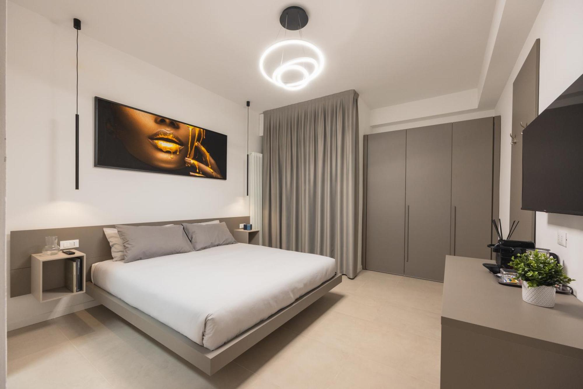 Luxury Station Guest house *