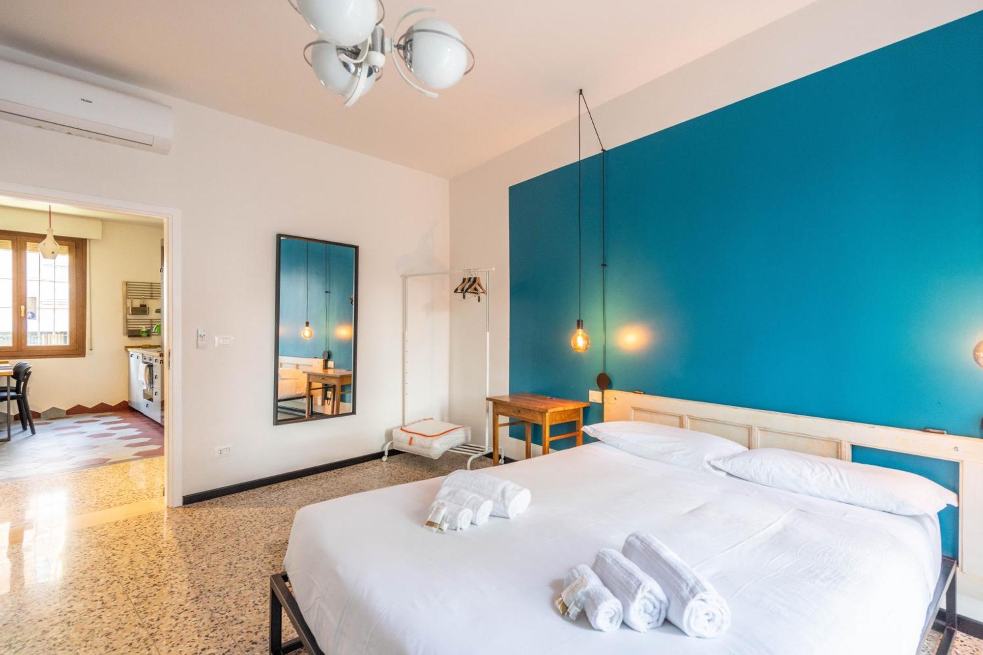 Bartoli Holidays, By Short Holidays Guest house Bologna