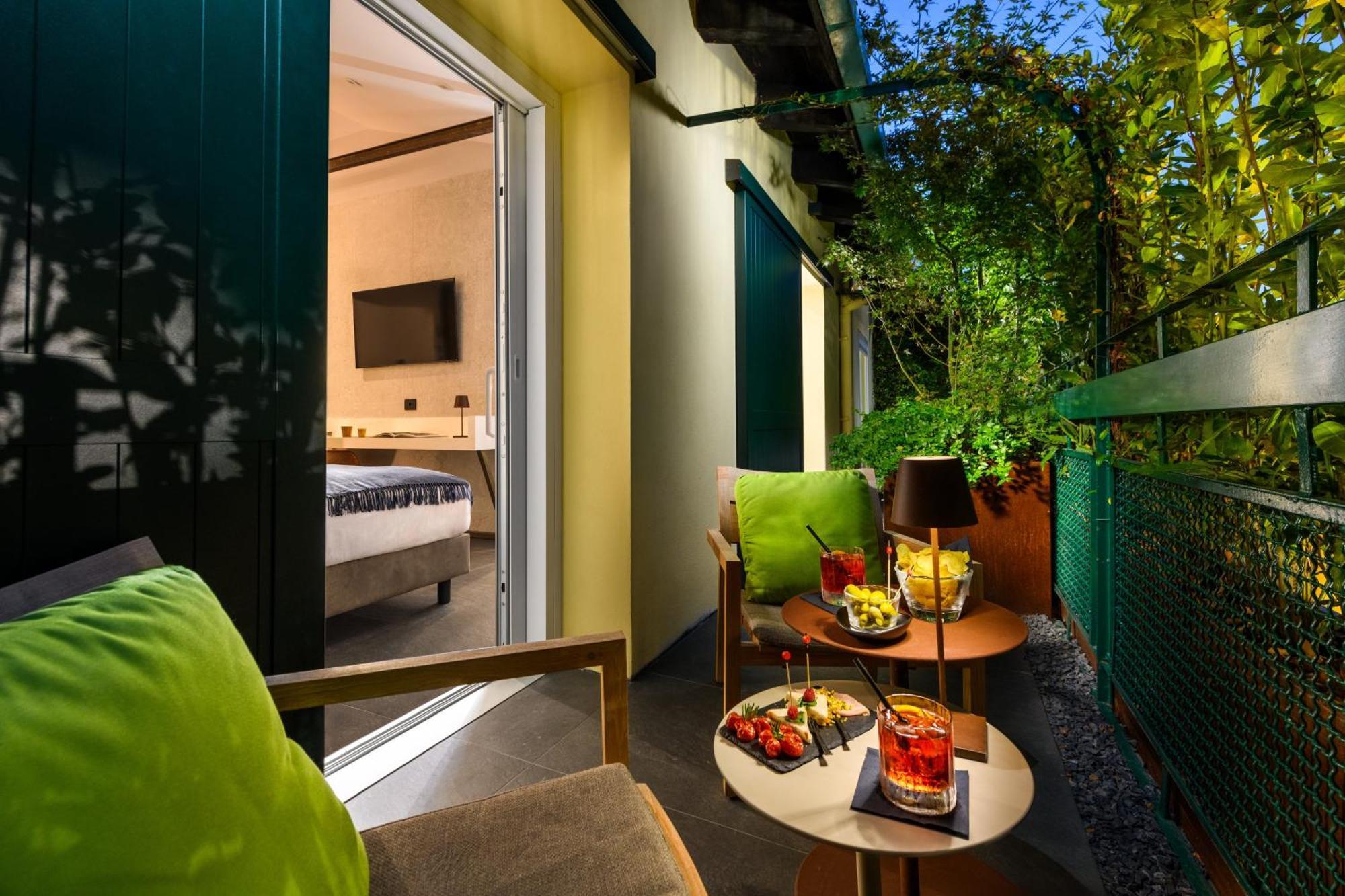 Metropolitan Hotel 4*