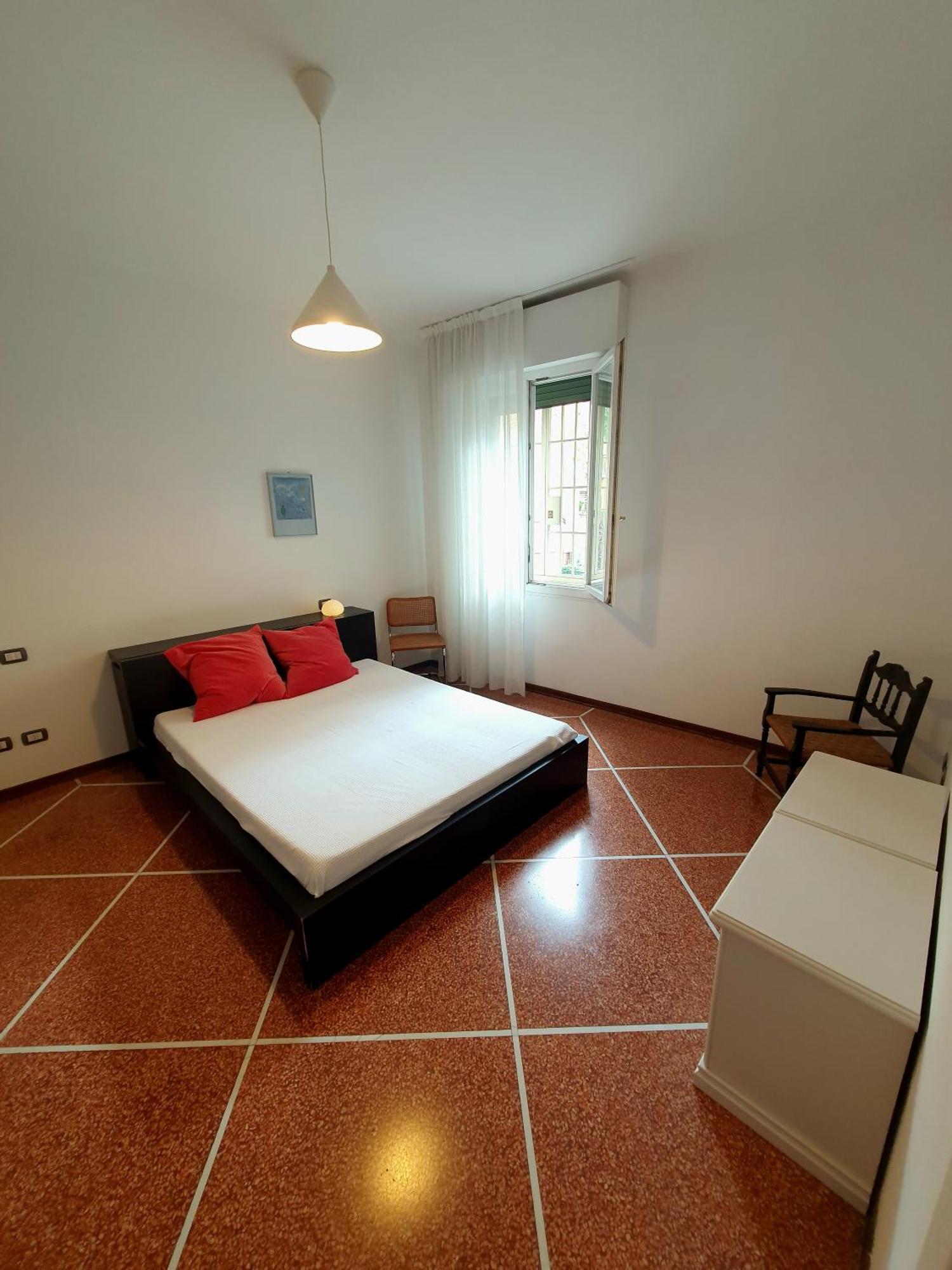 Spacious Three-room In Saragozza