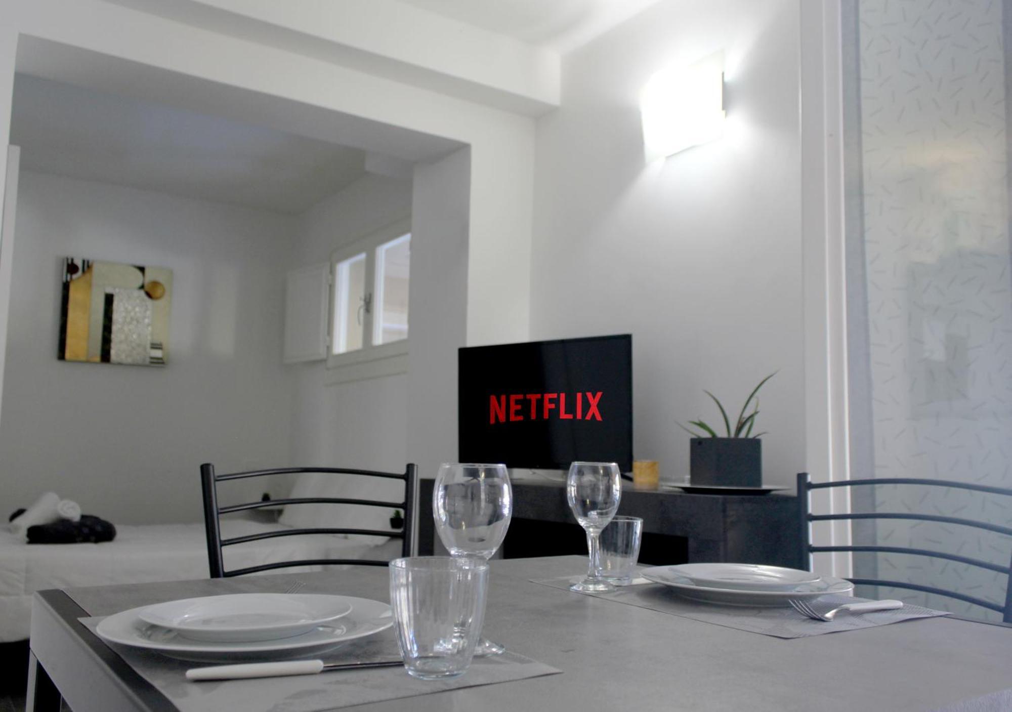 Sky Loft Airport - Modern Apt 1st Floor * Bolonha