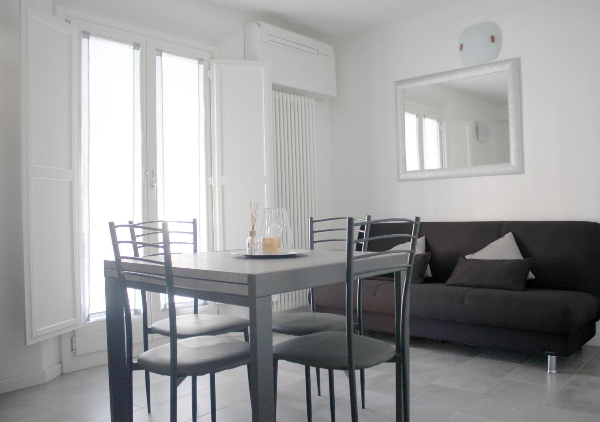 Sky Loft Airport - Modern Apt 1st Floor