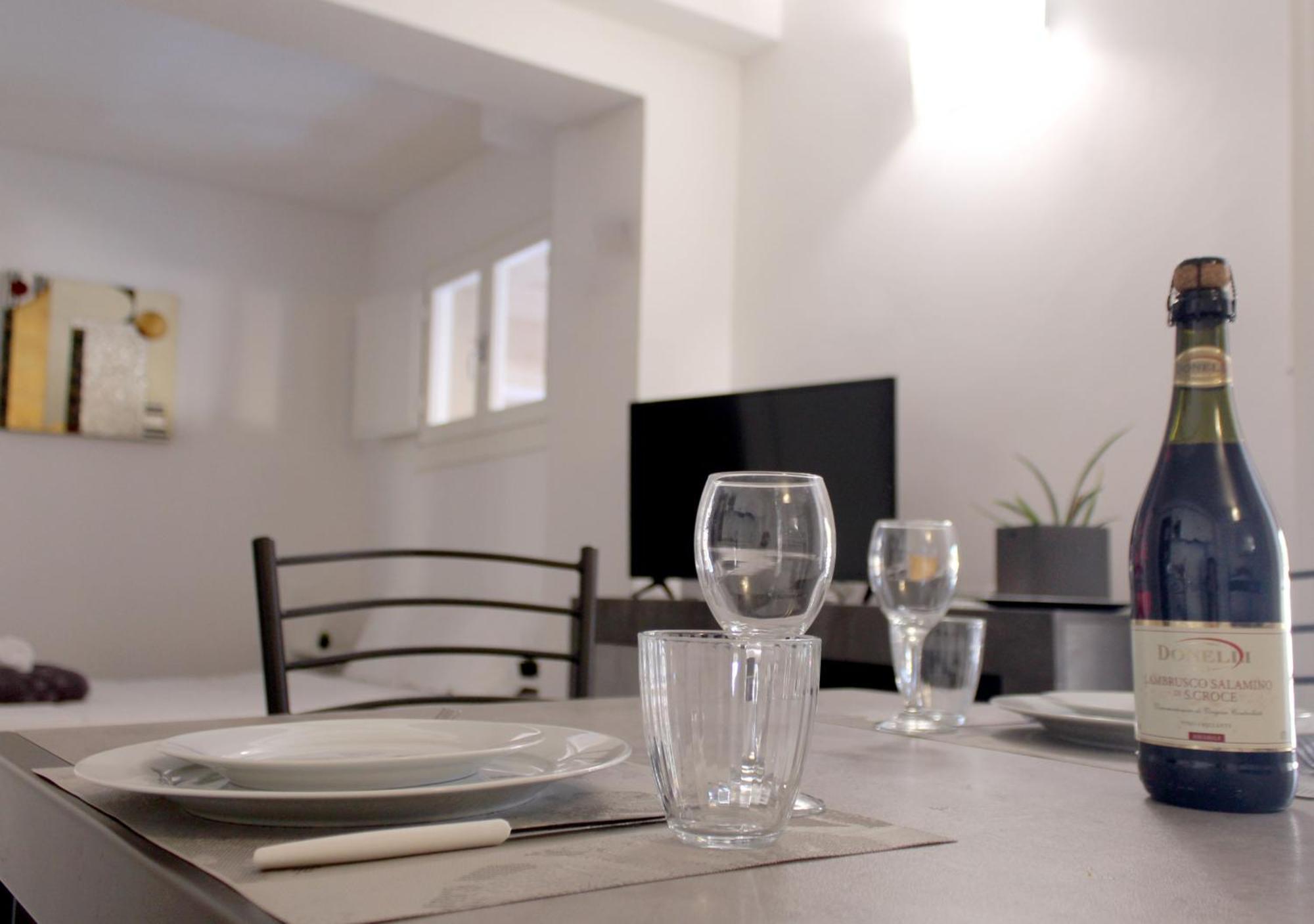Sky Loft Airport - Modern Apt 1st Floor * Bolonha