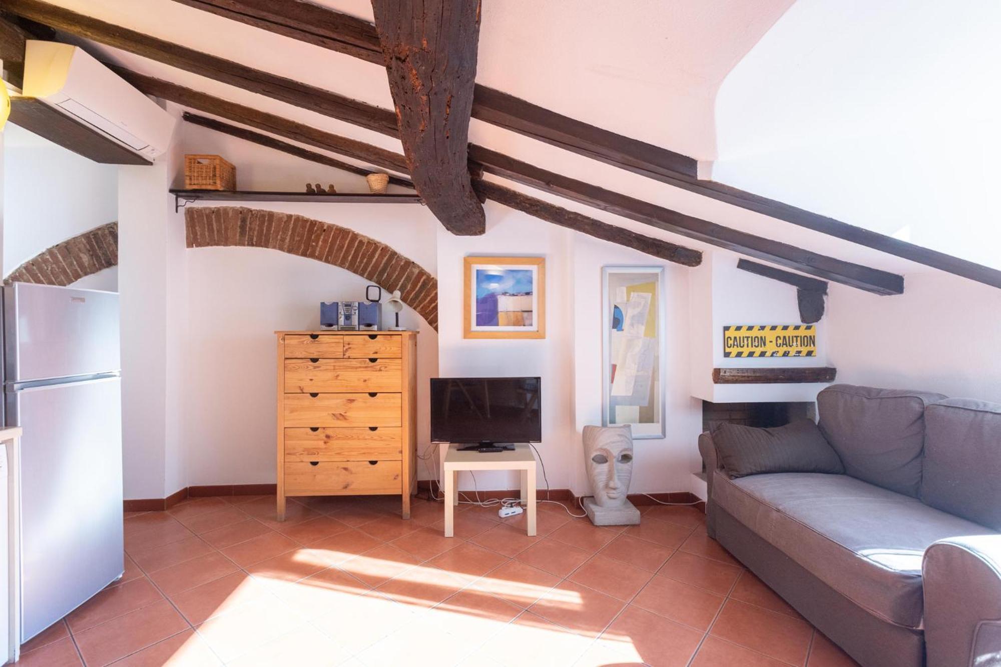 Beautiful Penthouse In Center With Balcony Apartamento *