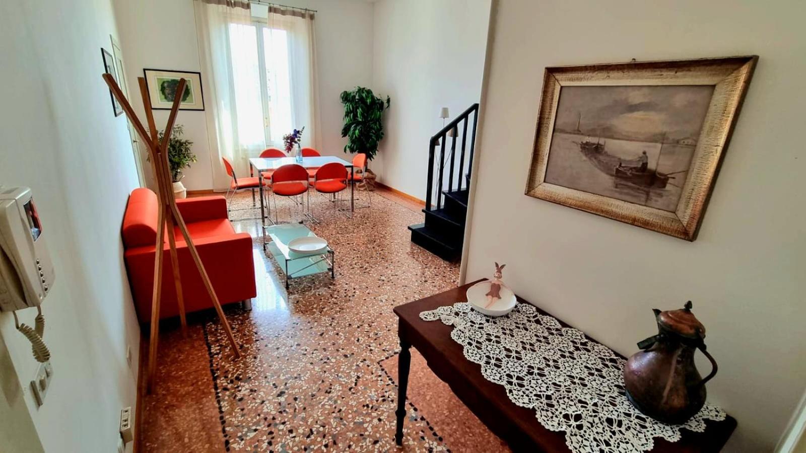 Bright With Attic Apartment *