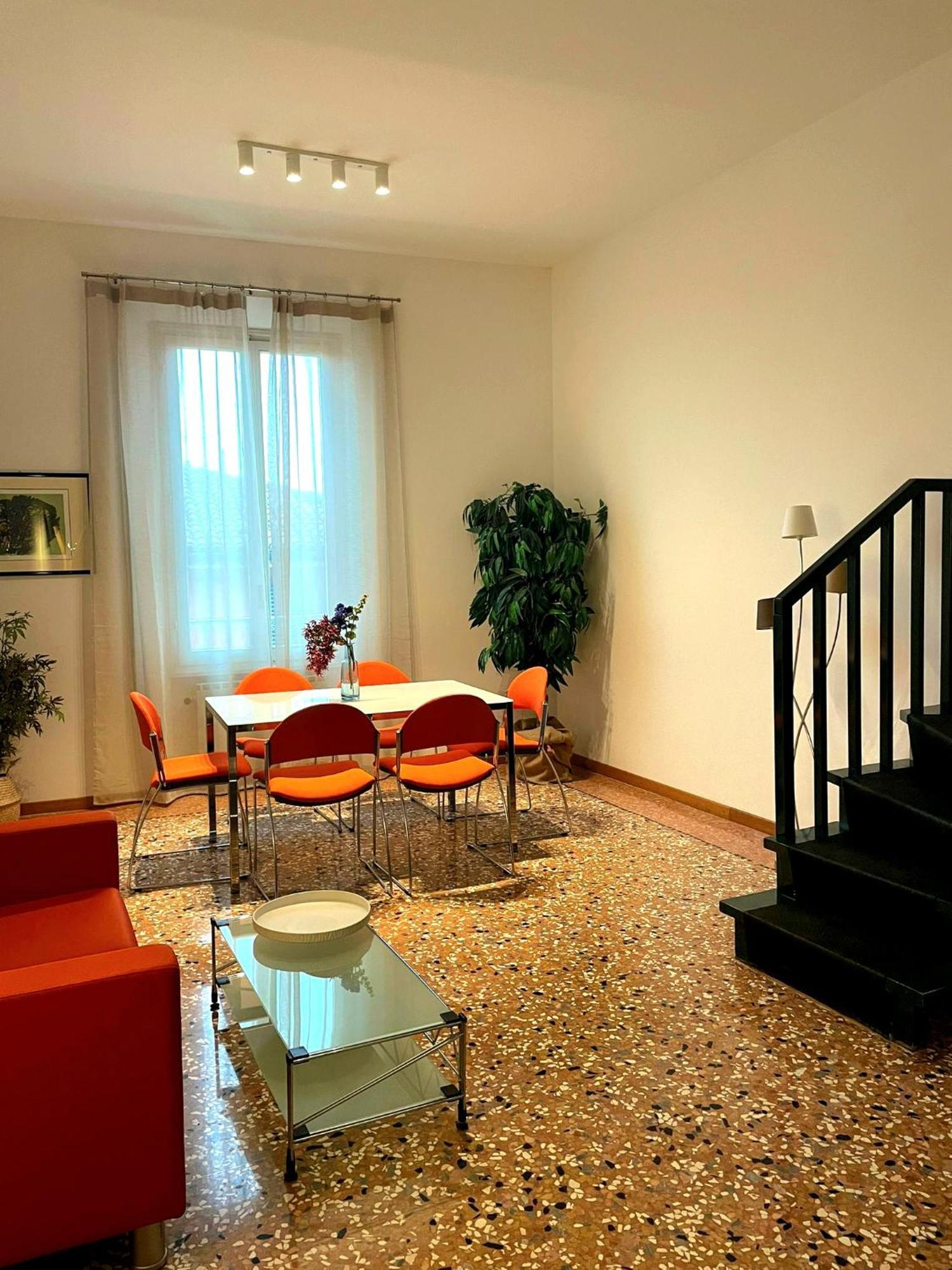 Bright With Attic Apartment *
