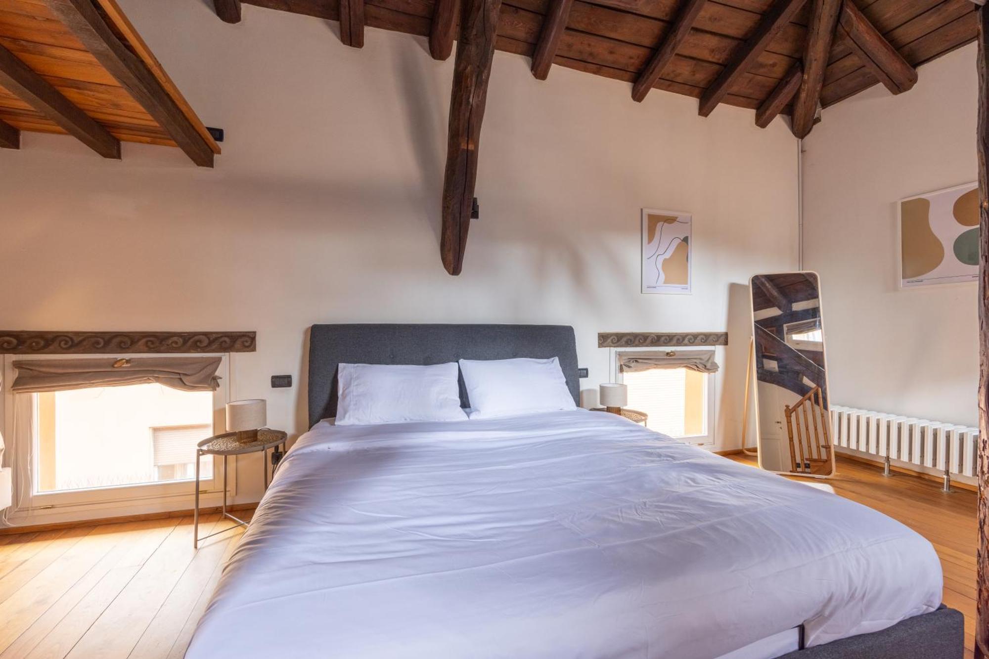 Appartamento Dimora De' Poeti - 250 Square Meters Attic With Jacuzzi