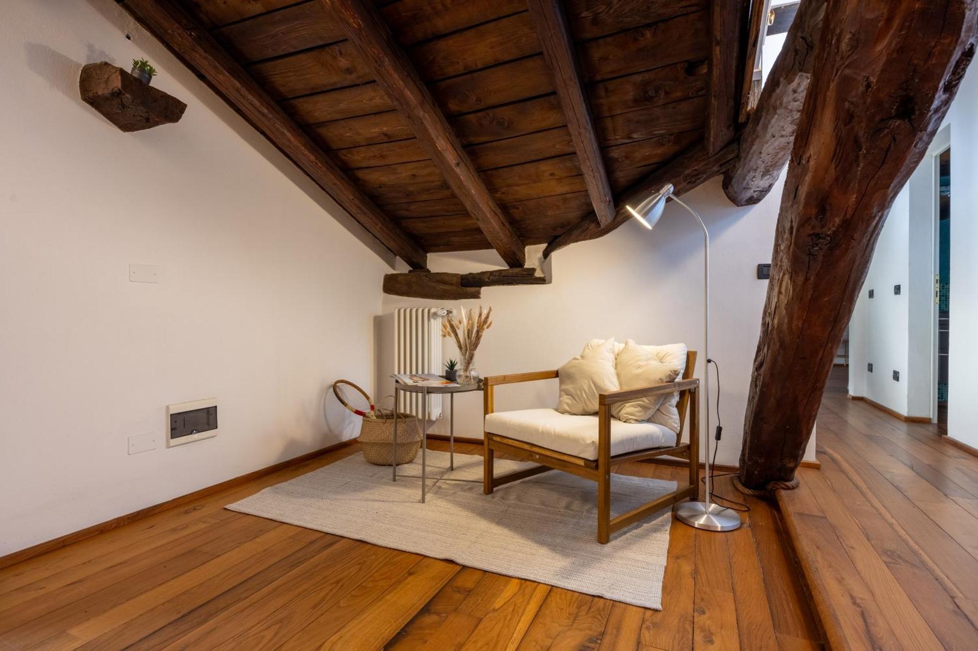 Dimora De' Poeti - 250 Square Meters Attic With Jacuzzi Appartamento Bologna