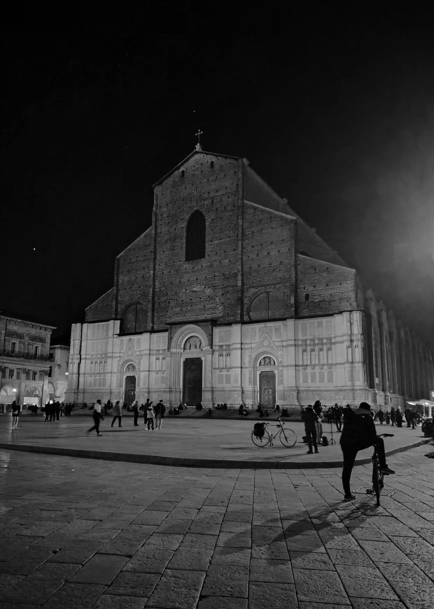 Vlll Portico * Bologna