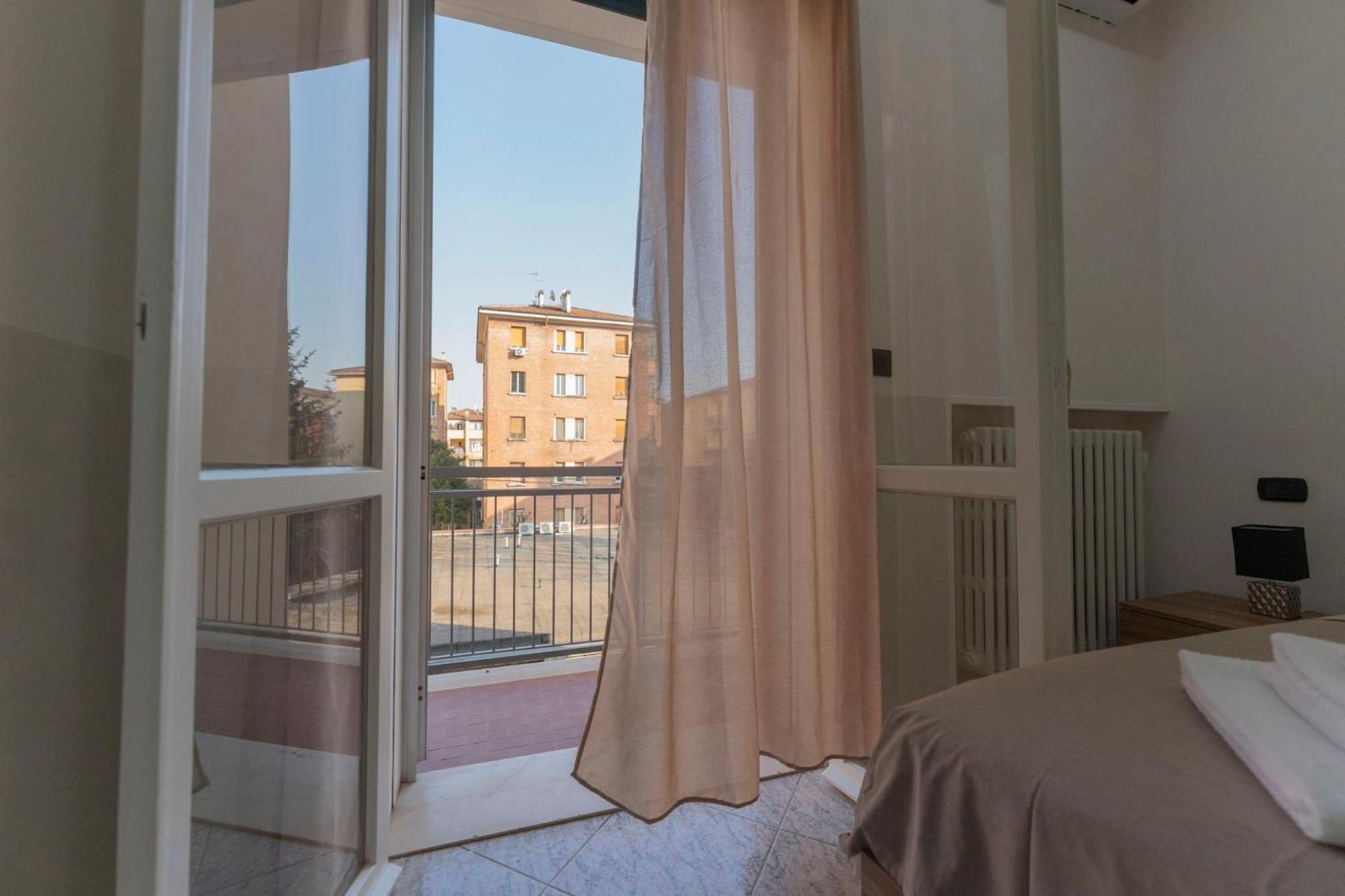 Fioravanti - San Luca & Genesis House, A Pochi Passi Dalla Stazione, Vicino Al Cuore Di Bologna