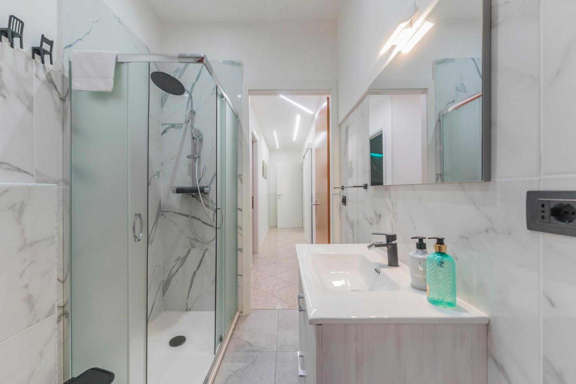 Fioravanti - San Luca & Genesis House, A Pochi Passi Dalla Stazione, Vicino Al Cuore Di Aparthotel